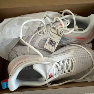 Adidas tennis shoes super response 2.0 NWT